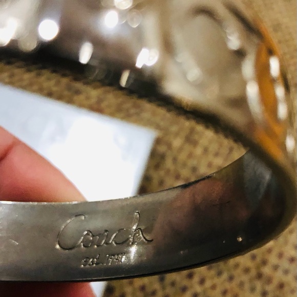 Bracelets - Picture 3 of 6